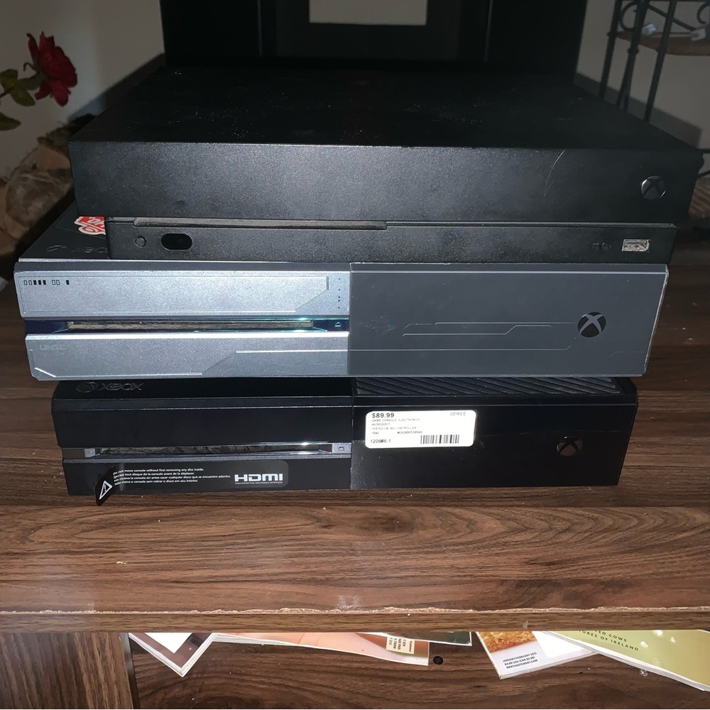 3 Xboxes ( single or together)